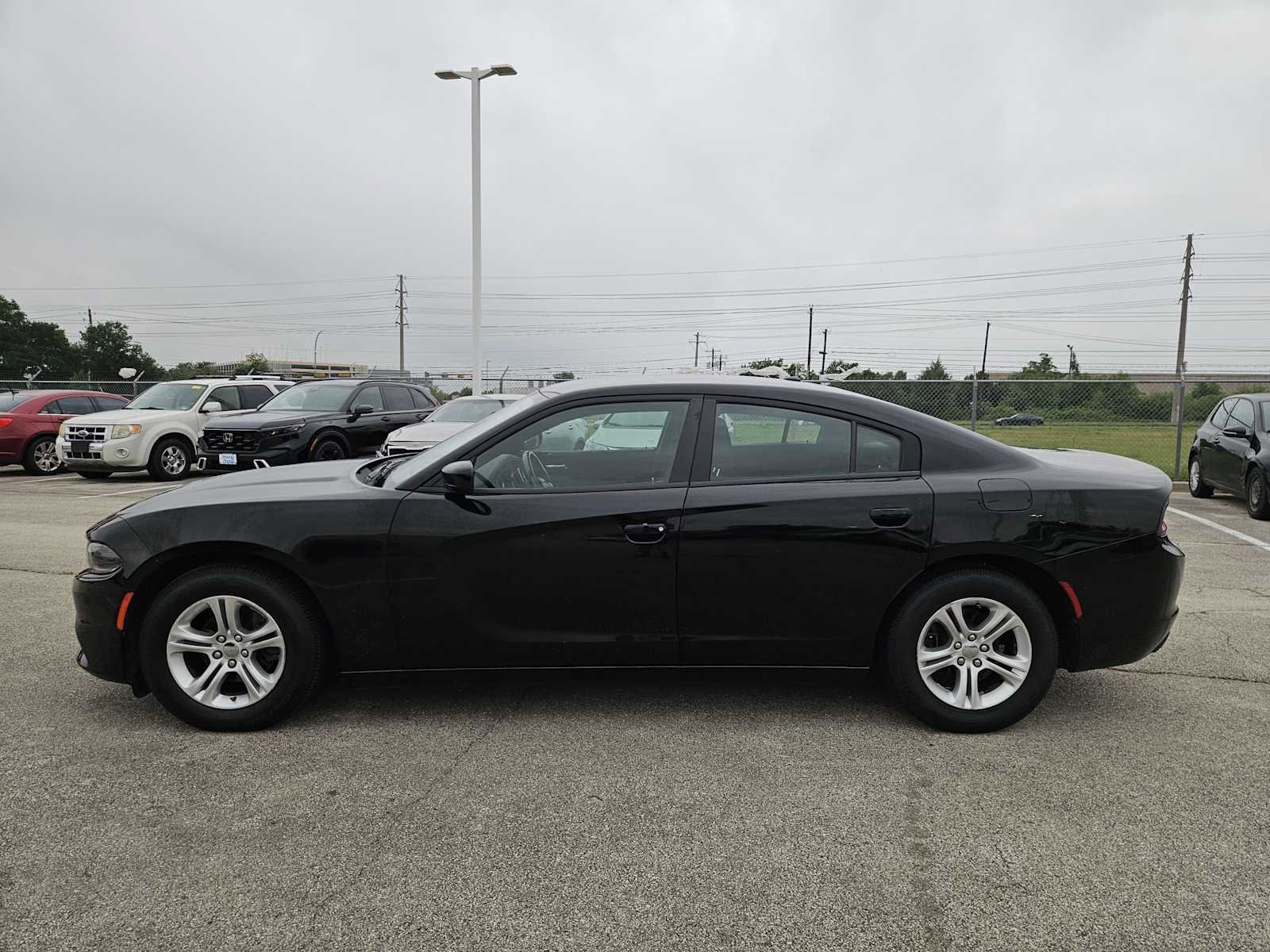 Used 2019 Dodge Charger SXT RWD image 4
