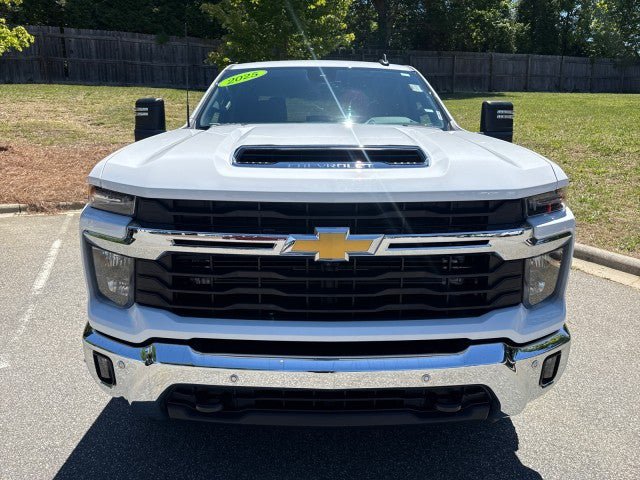 Used 2025 Chevrolet Silverado 2500 LT w/ Safety Package AWD/4WD image 2