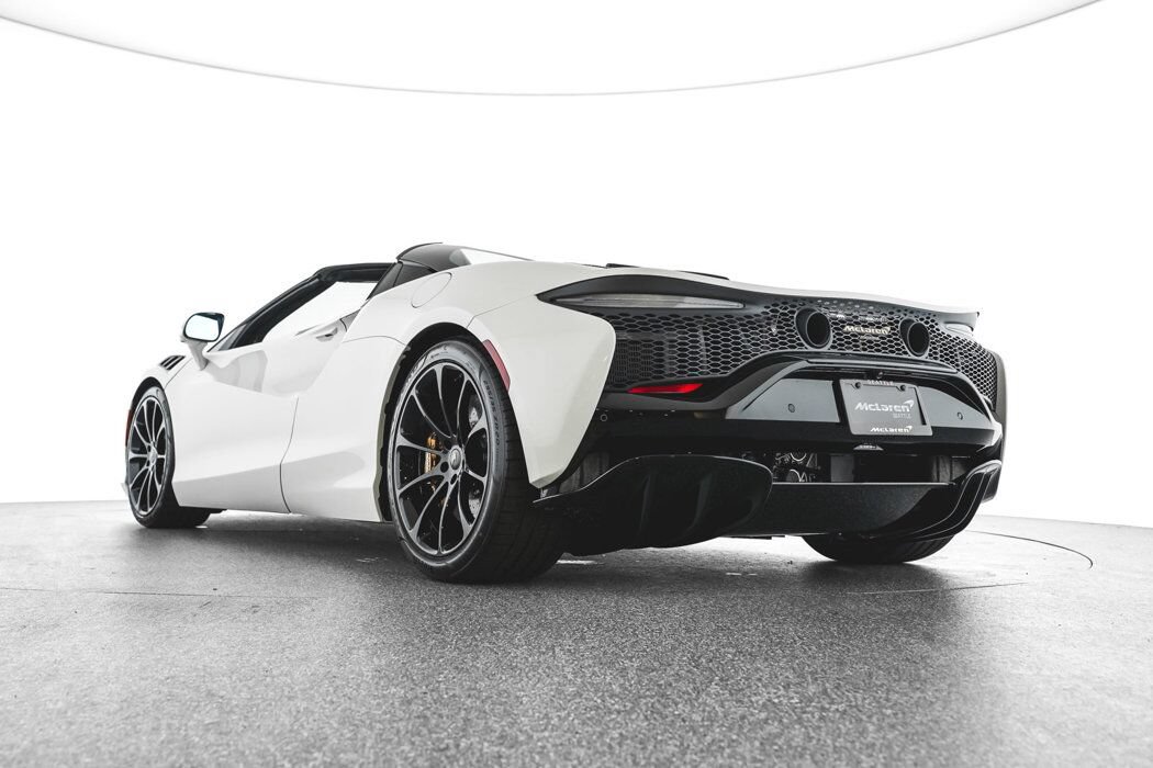 Used 2025 McLaren Artura Spider RWD image 40