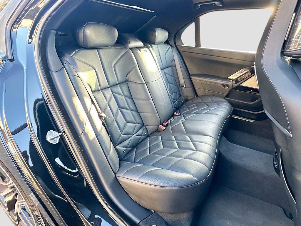 Used 2023 BMW 760i xDrive image 28