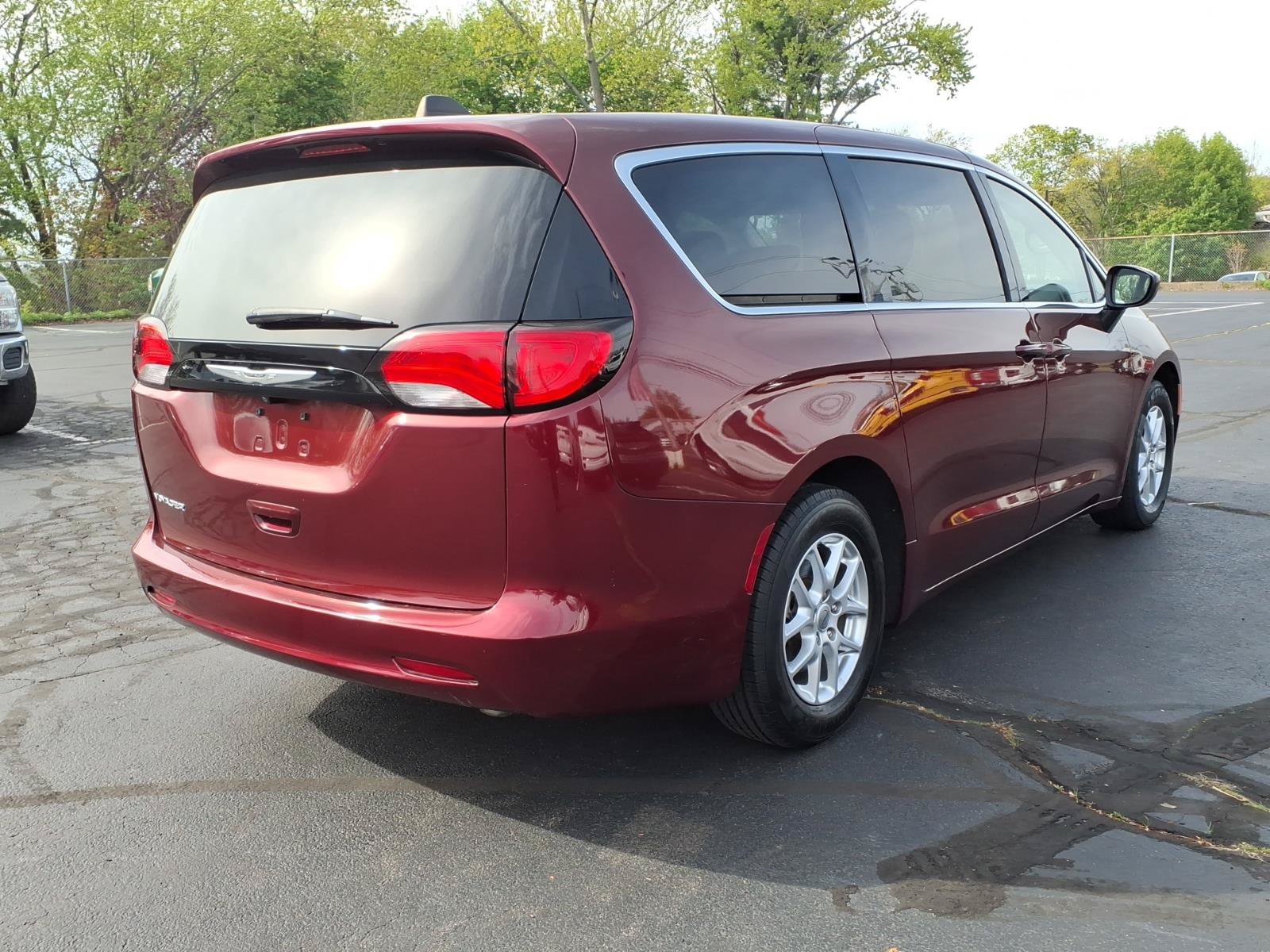 Certified 2022 Chrysler Voyager LX FWD image 8