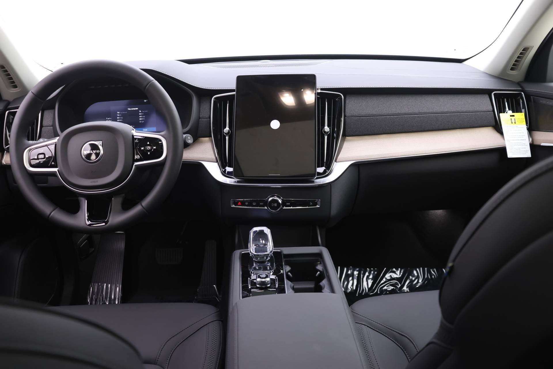 New 2026 Volvo XC90 B6 Plus w/ Protection Package Premier image 8