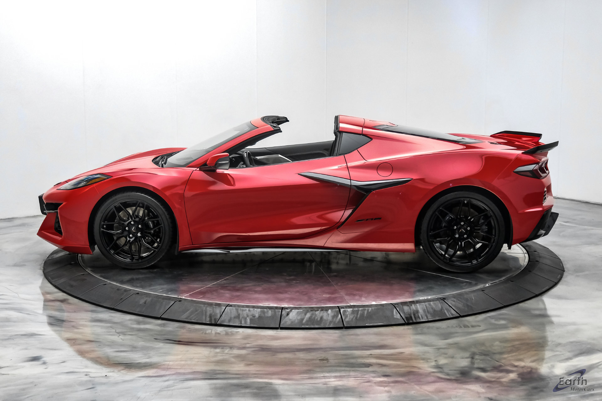 Used 2024 Chevrolet Corvette Z06 RWD image 9