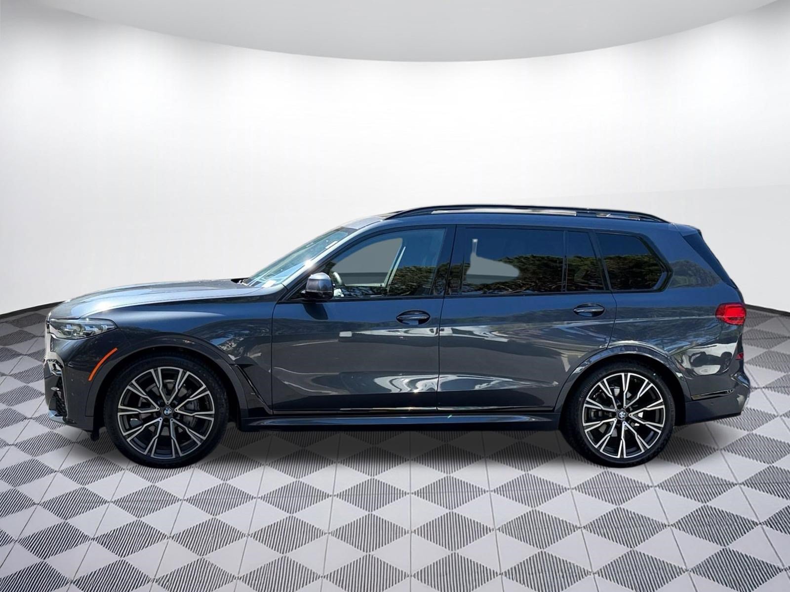 Used 2020 BMW X7 xDrive40i w/ M Sport Package AWD/4WD image 2