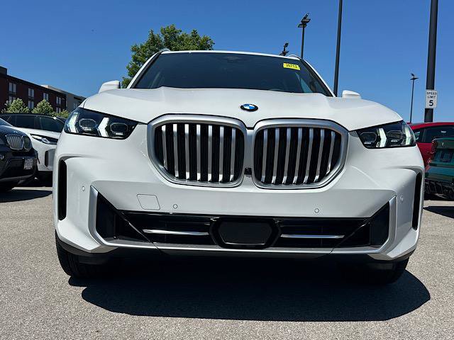 New 2026 BMW X5 xDrive40i w/ Premium Package AWD/4WD image 2