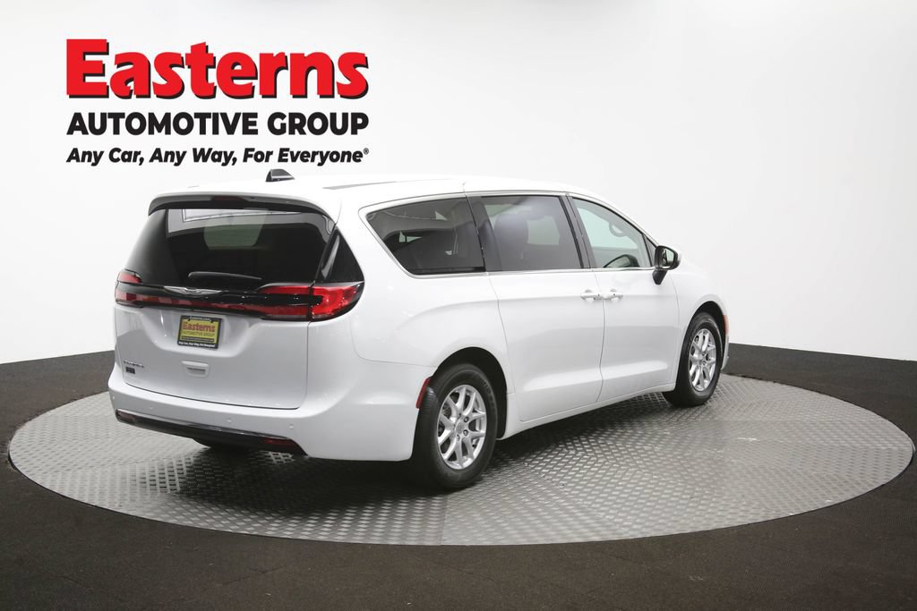 Used 2023 Chrysler Pacifica Touring-L FWD image 42