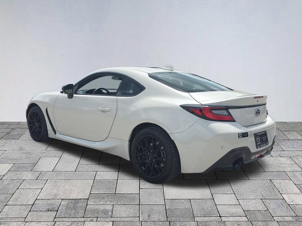 Used 2023 Toyota GR86 RWD image 5