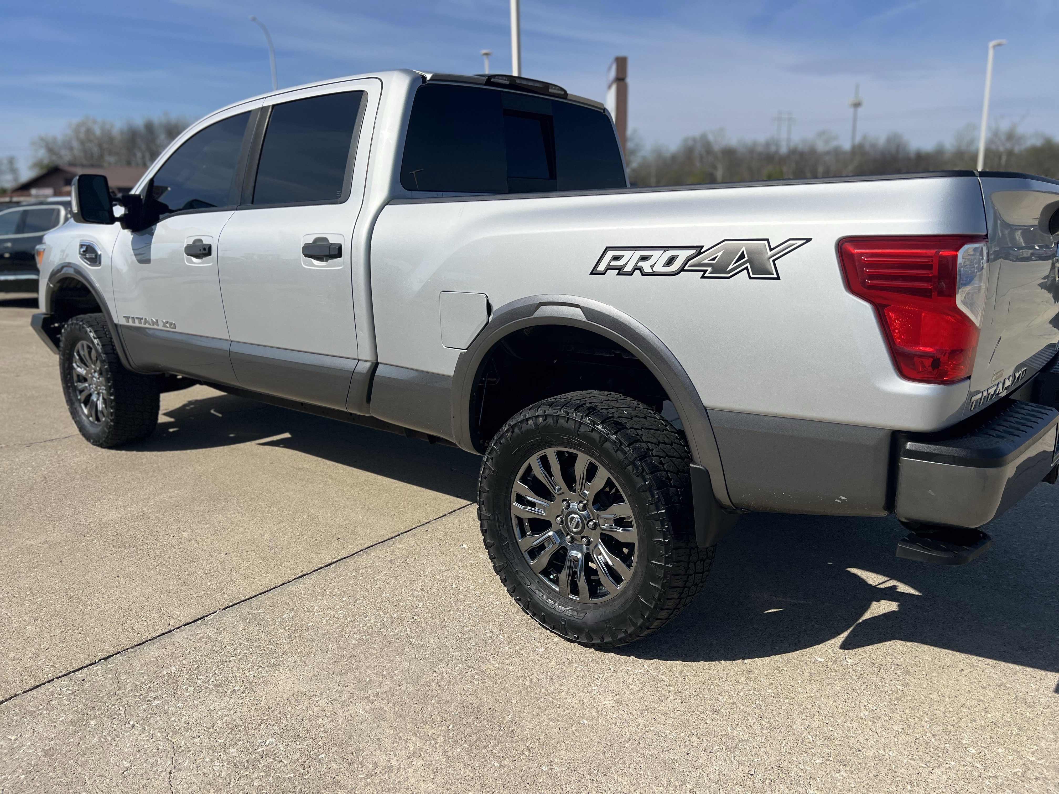 Used 2019 Nissan Titan PRO-4X AWD/4WD image 10