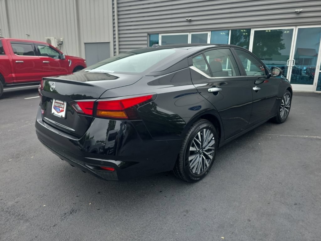 Used 2025 Nissan Altima 2.5 SV FWD image 6