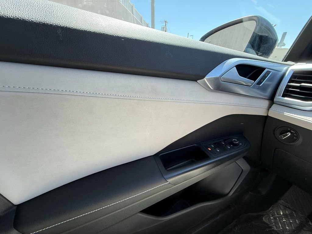 Certified 2025 Volkswagen Taos SE FWD image 17