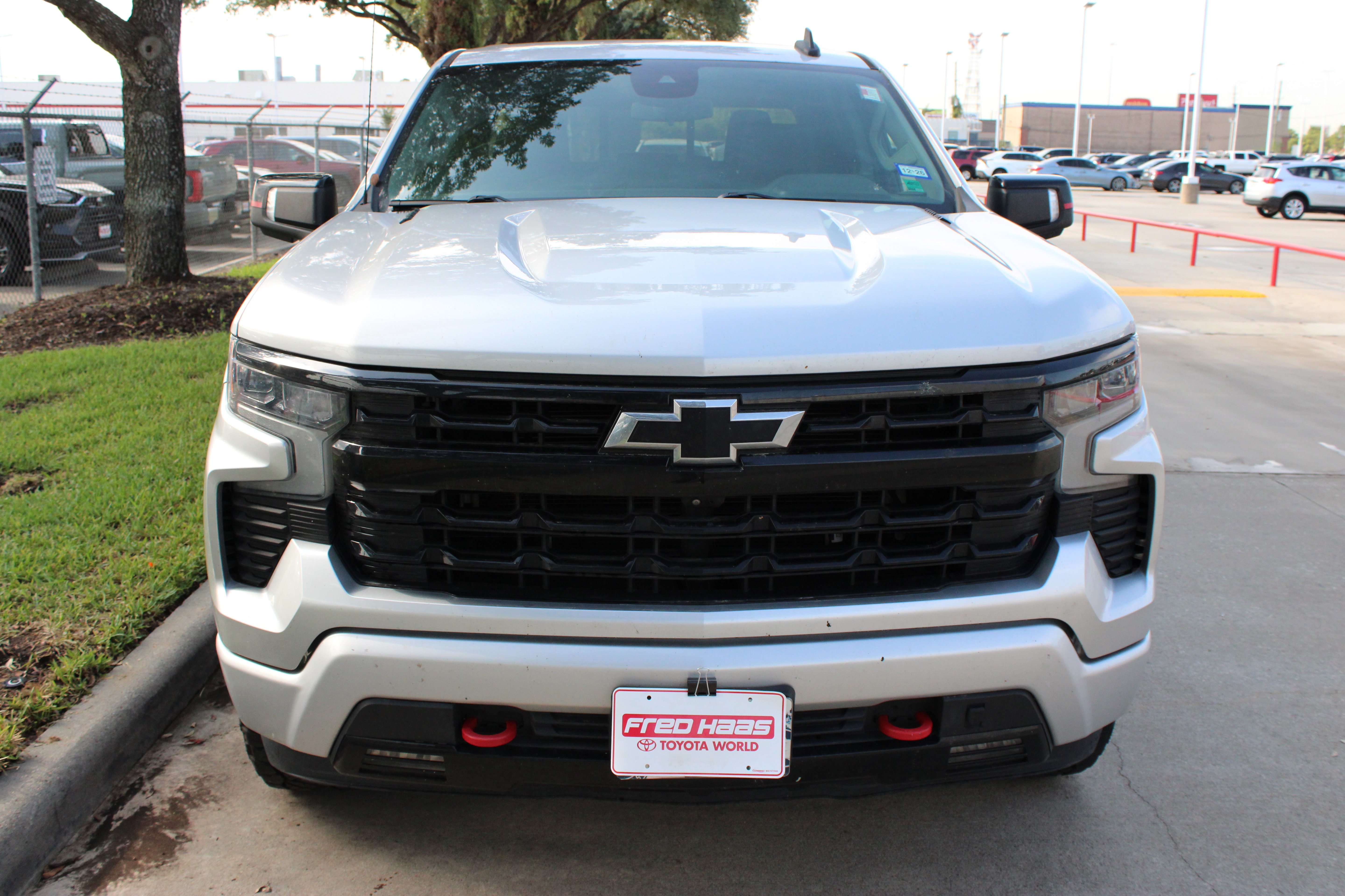 Used 2022 Chevrolet Silverado 1500 RST w/ Redline Edition AWD/4WD image 4