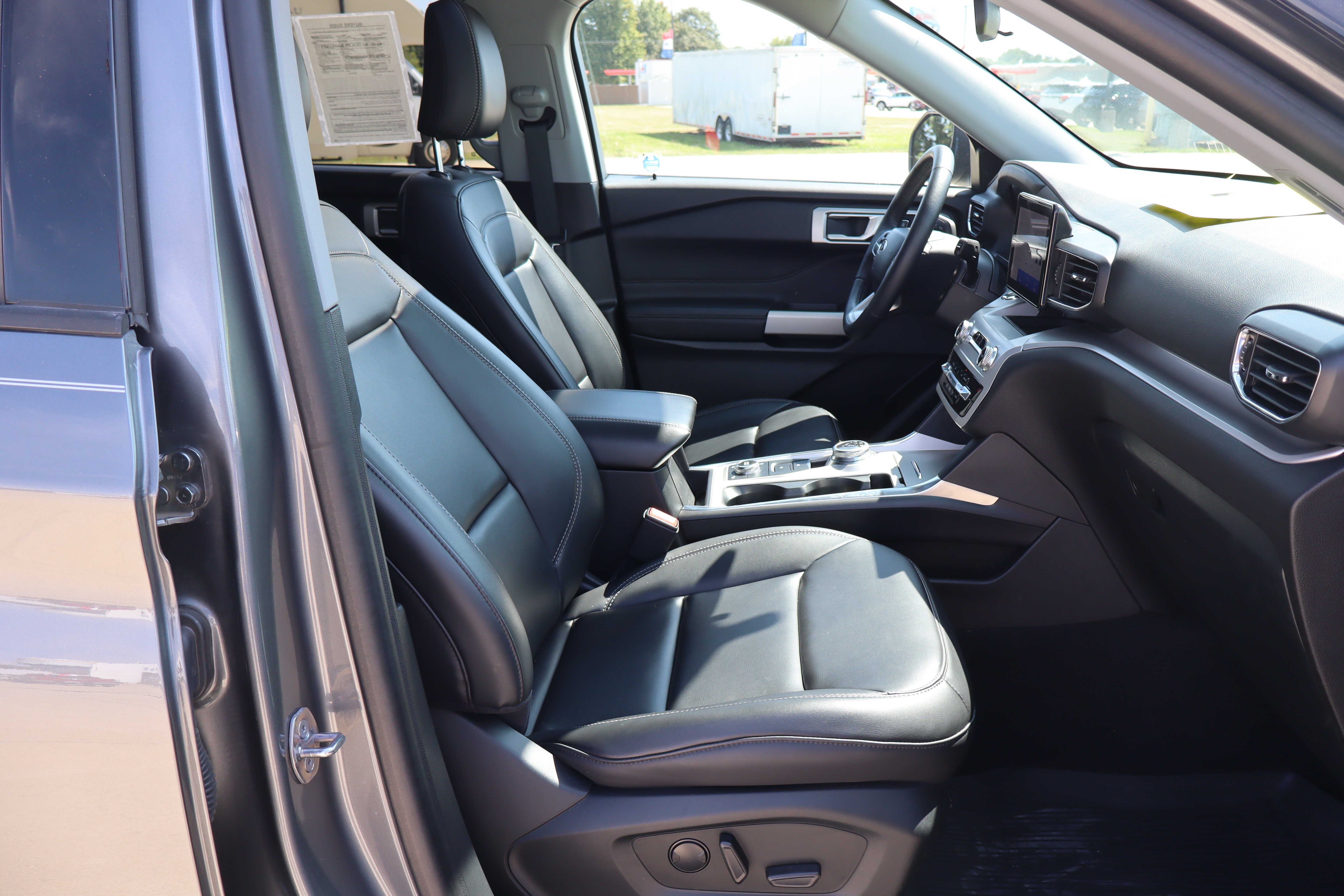 Used 2024 Ford Explorer XLT w/ Equipment Group 202A AWD/4WD image 15
