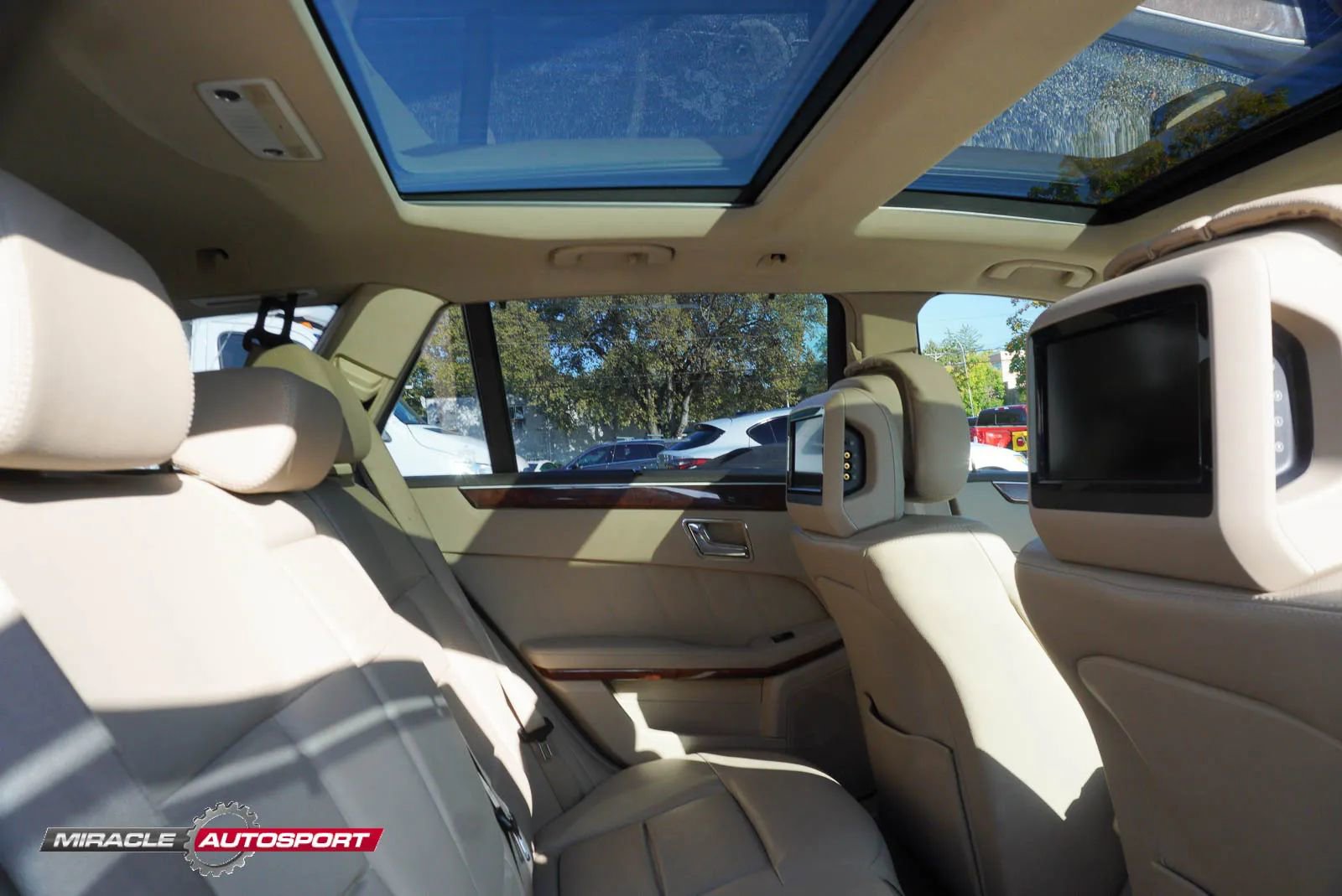 Used 2011 Mercedes-Benz E 350 4MATIC Wagon image 40