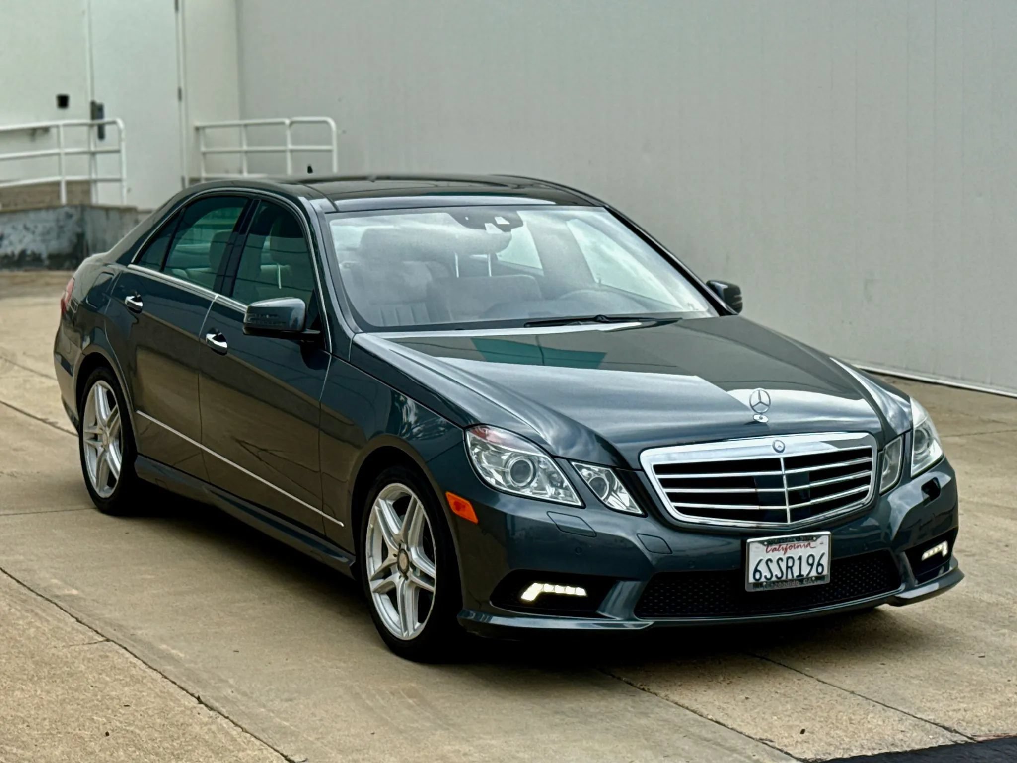 Used 2011 Mercedes-Benz E 550 Sedan image 3