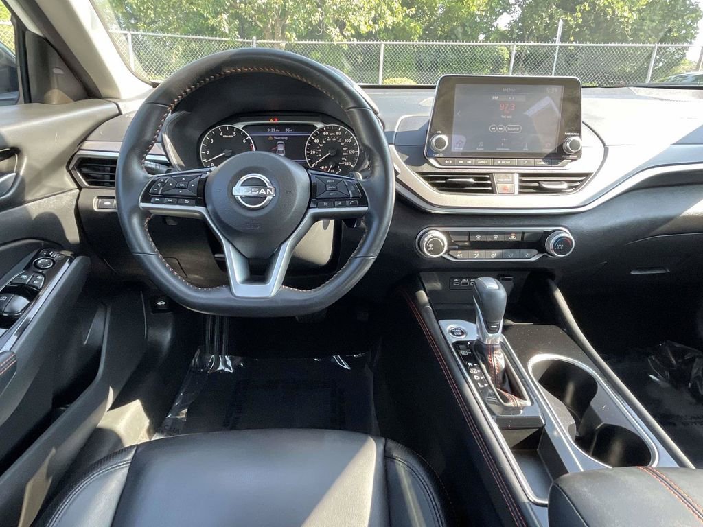 Used 2024 Nissan Altima 2.5 SR FWD image 17