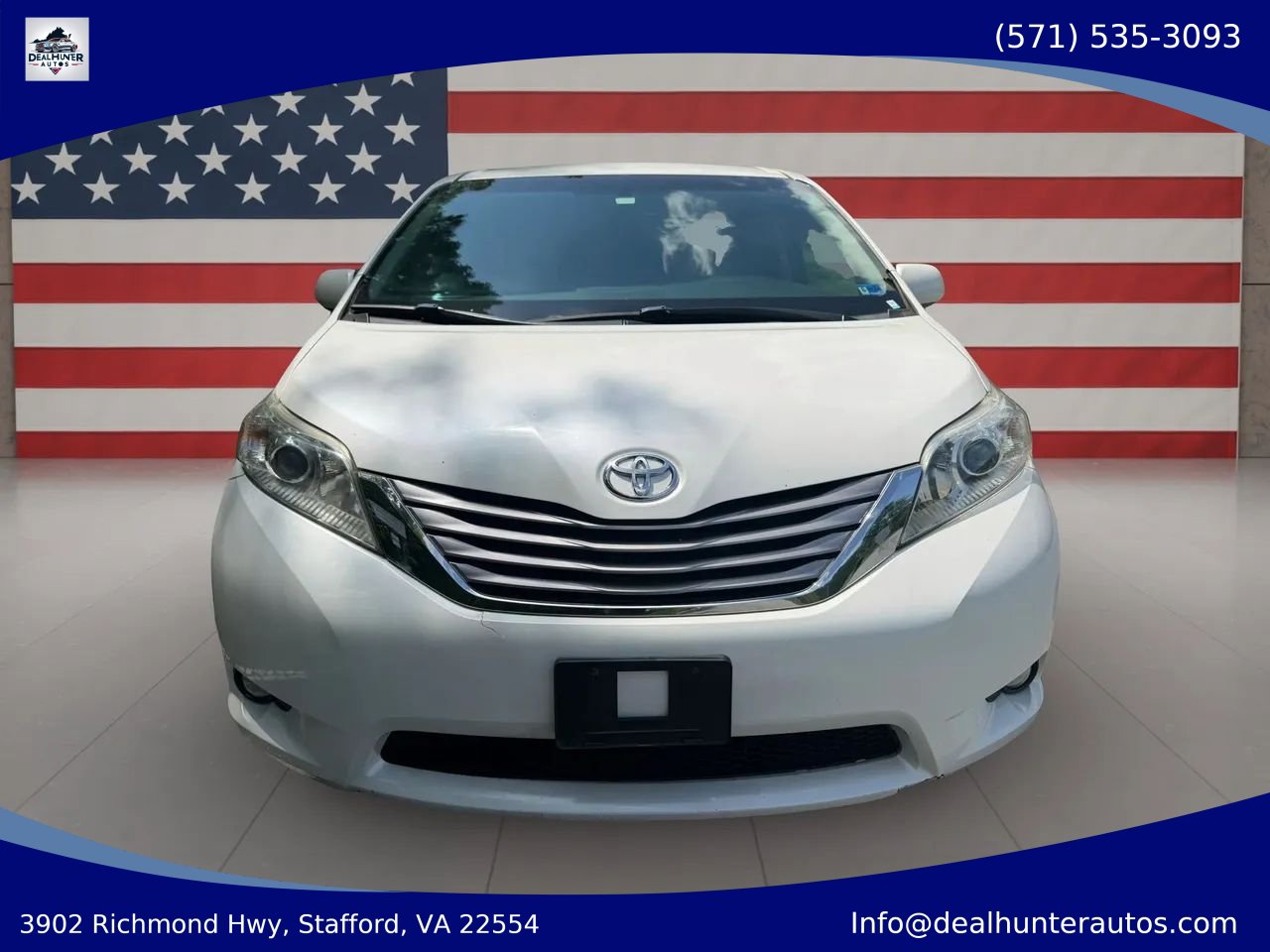 Used 2015 Toyota Sienna XLE w/ XLE Navigation Package FWD image 2