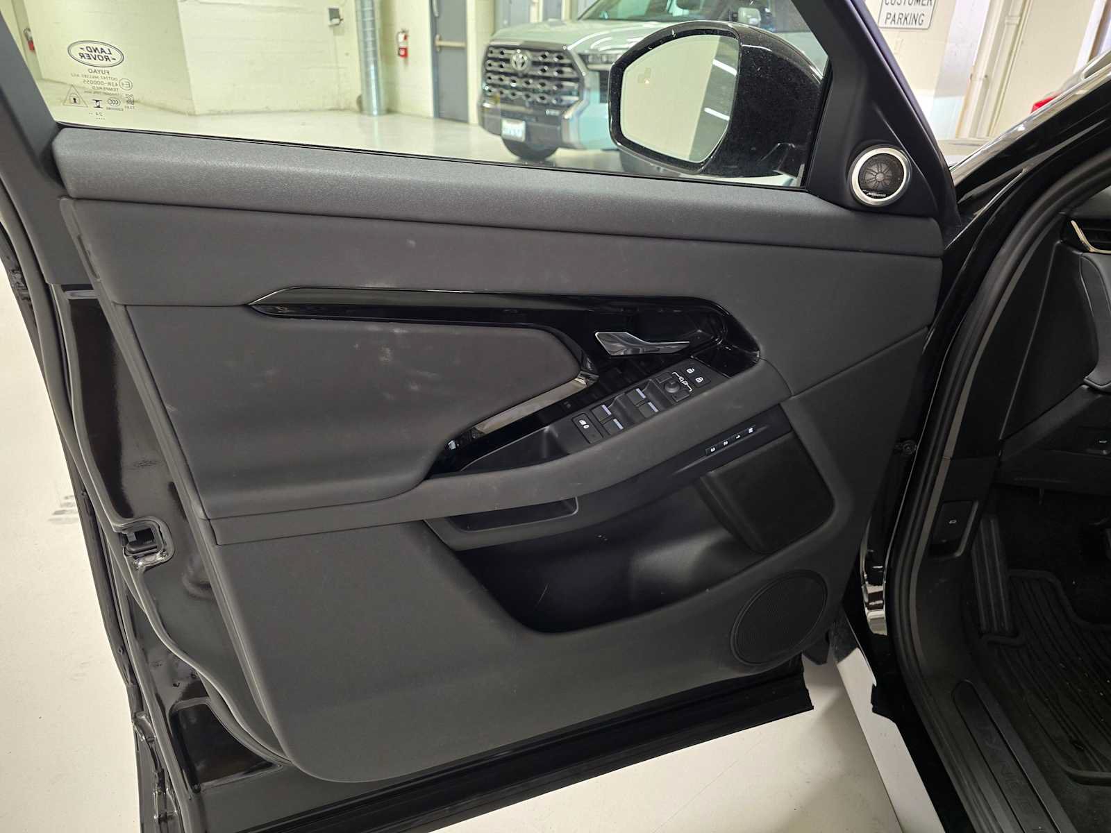 Used 2026 Land Rover Range Rover Evoque S AWD/4WD image 19
