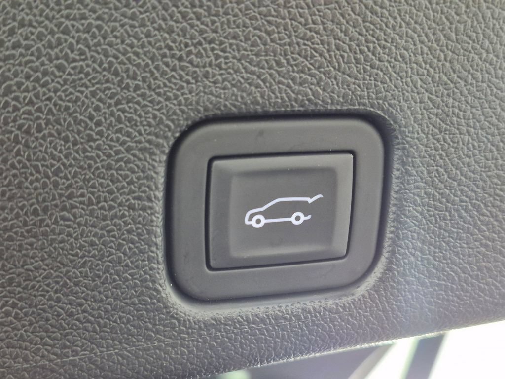 Used 2025 GMC Acadia Denali FWD image 31