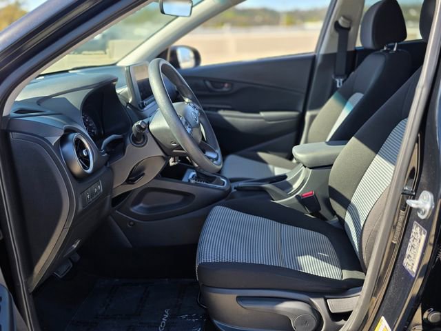 Used 2023 Hyundai Kona SE w/ Cargo Package image 12