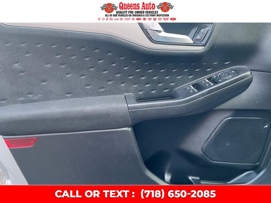 Used 2020 Ford Escape SE image 11