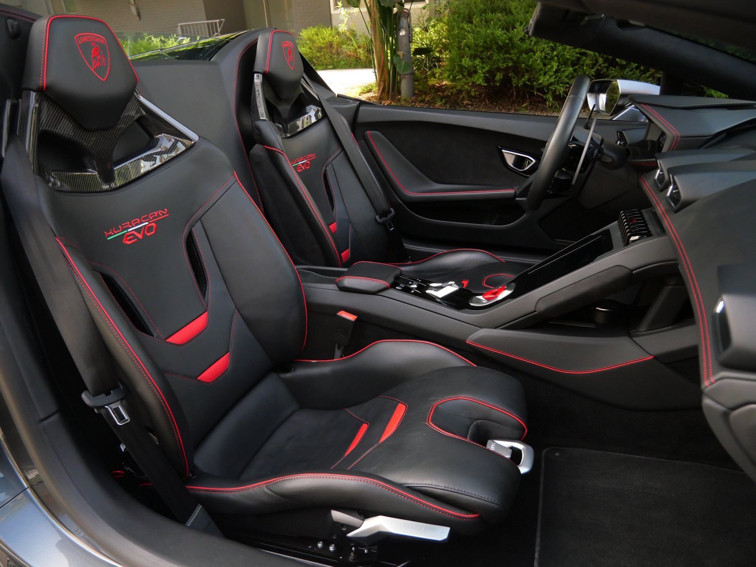 Used 2021 Lamborghini Huracan EVO image 8