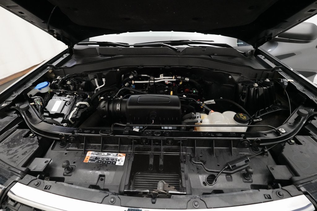 Used 2023 Ford Explorer XLT w/ Equipment Group 202A image 3
