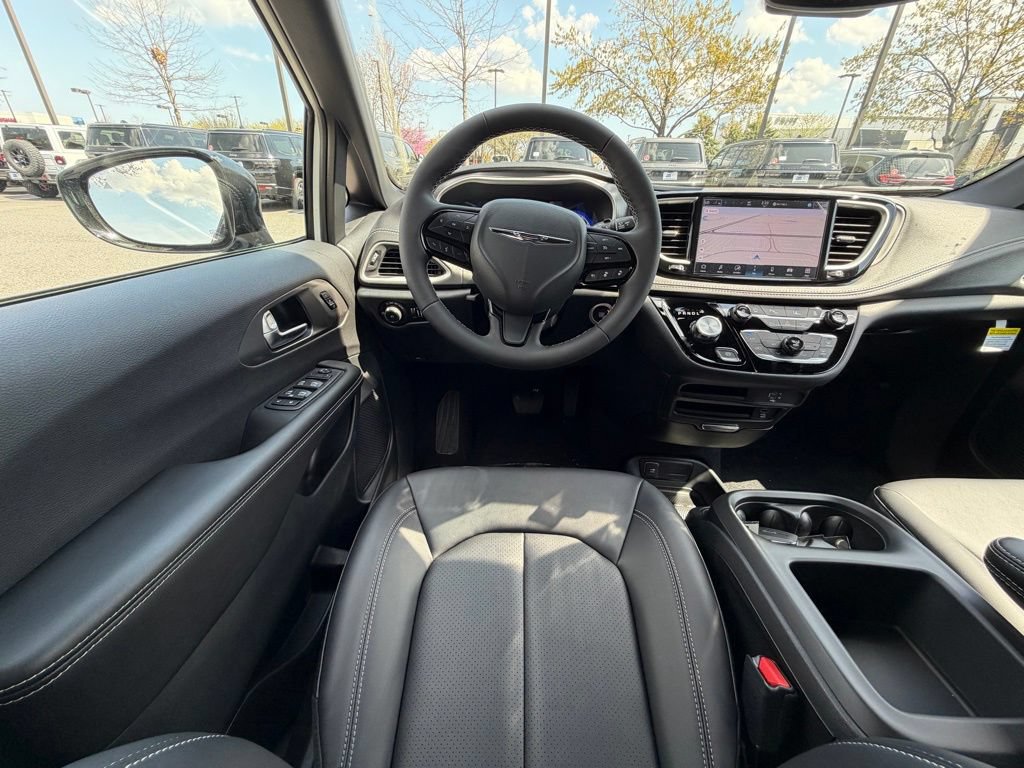 New 2026 Chrysler Pacifica Select FWD image 13