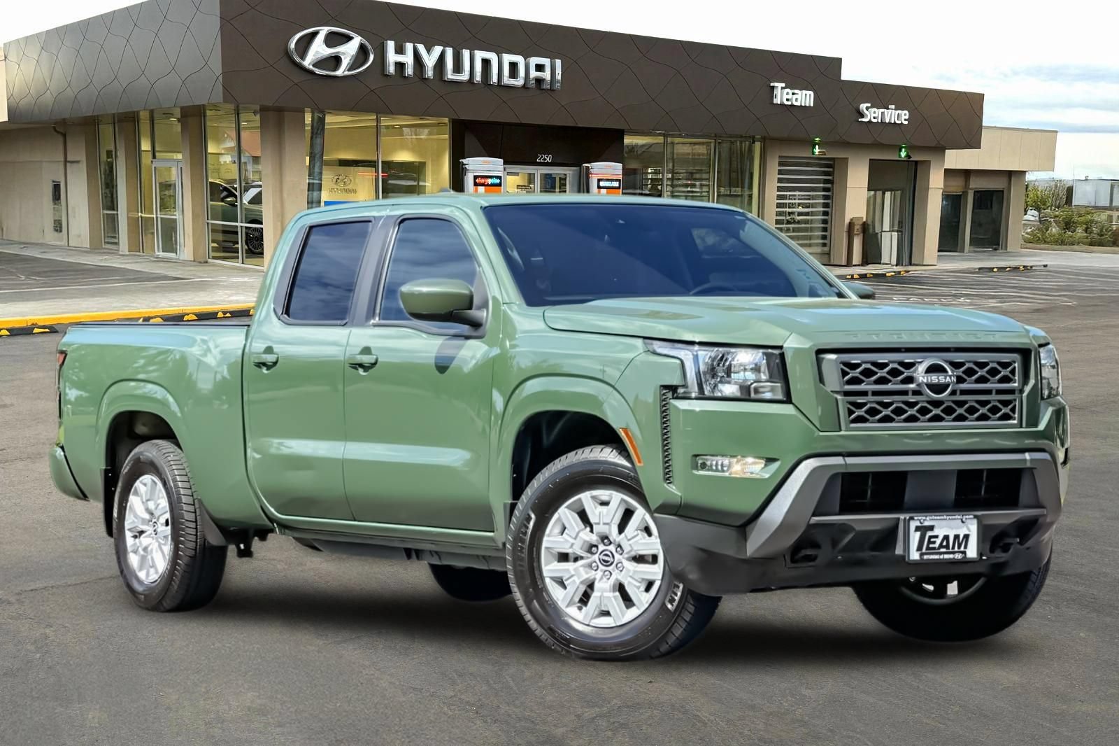 Used 2022 Nissan Frontier SV w/ Technology Package AWD/4WD image 2