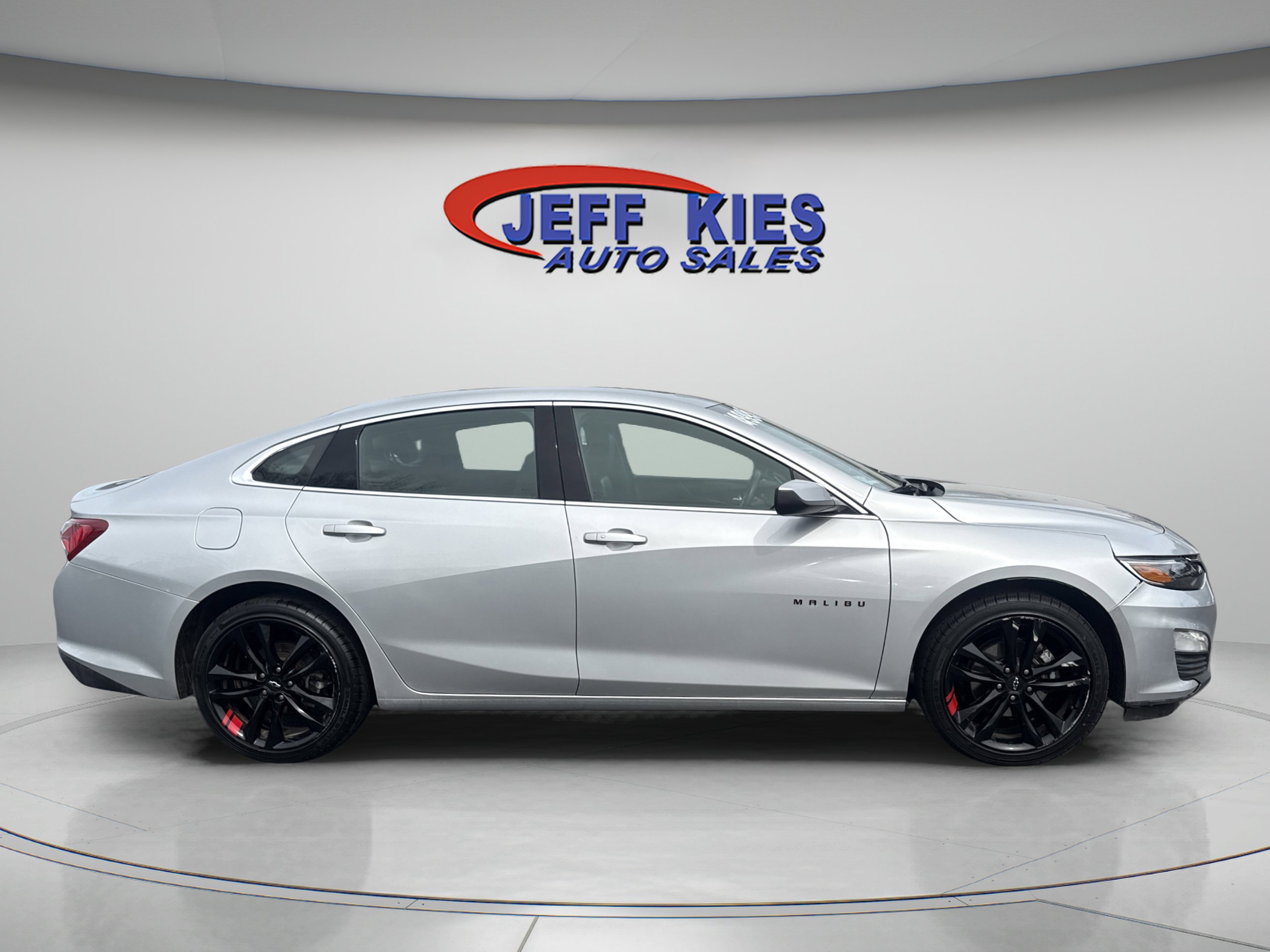 Used 2020 Chevrolet Malibu LT w/ Leather Package FWD image 4