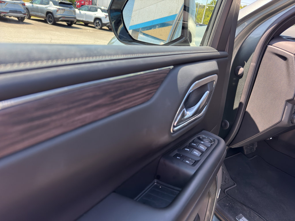 Used 2023 Chevrolet Suburban LT image 11