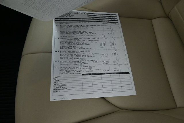 Used 2024 Toyota Highlander XLE AWD/4WD image 4