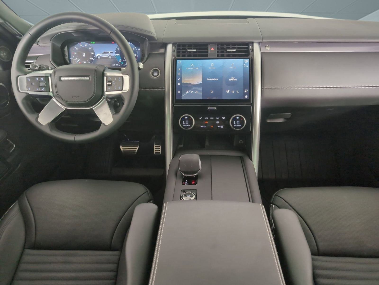 Certified 2025 Land Rover Discovery Metropolitan Edition image 11