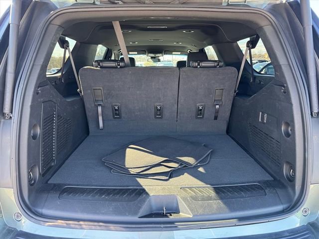 Used 2024 Chevrolet Suburban LT image 9
