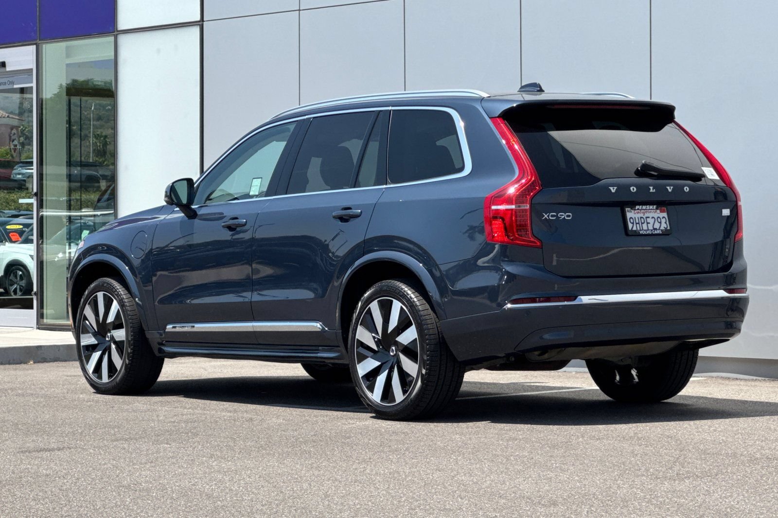 Used 2023 Volvo XC90 T8 Ultimate w/ Protection Package Premier AWD/4WD image 3
