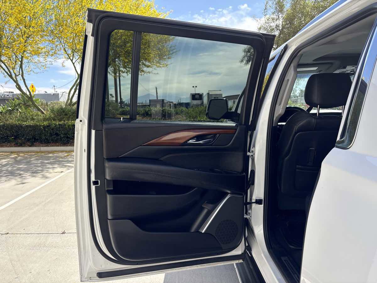 Used 2019 Cadillac Escalade ESV Luxury AWD/4WD image 13
