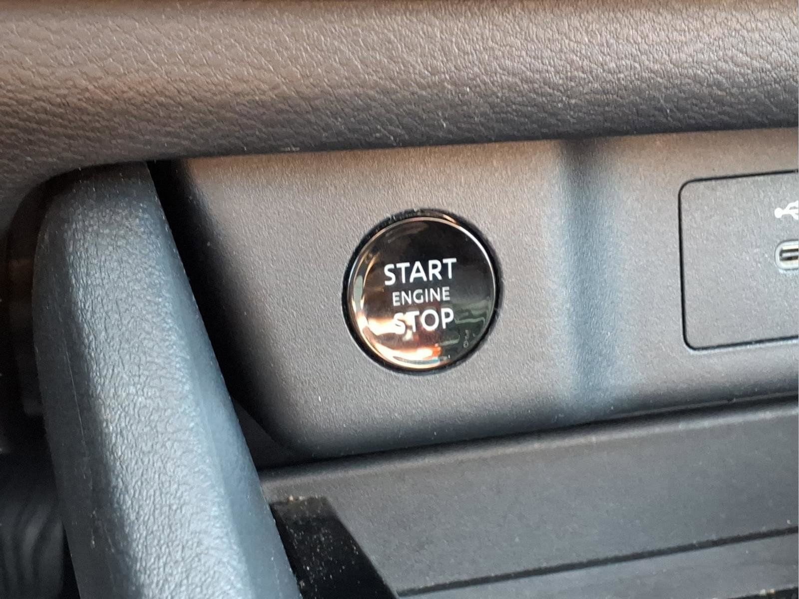 Used 2024 Nissan Rogue S FWD image 11
