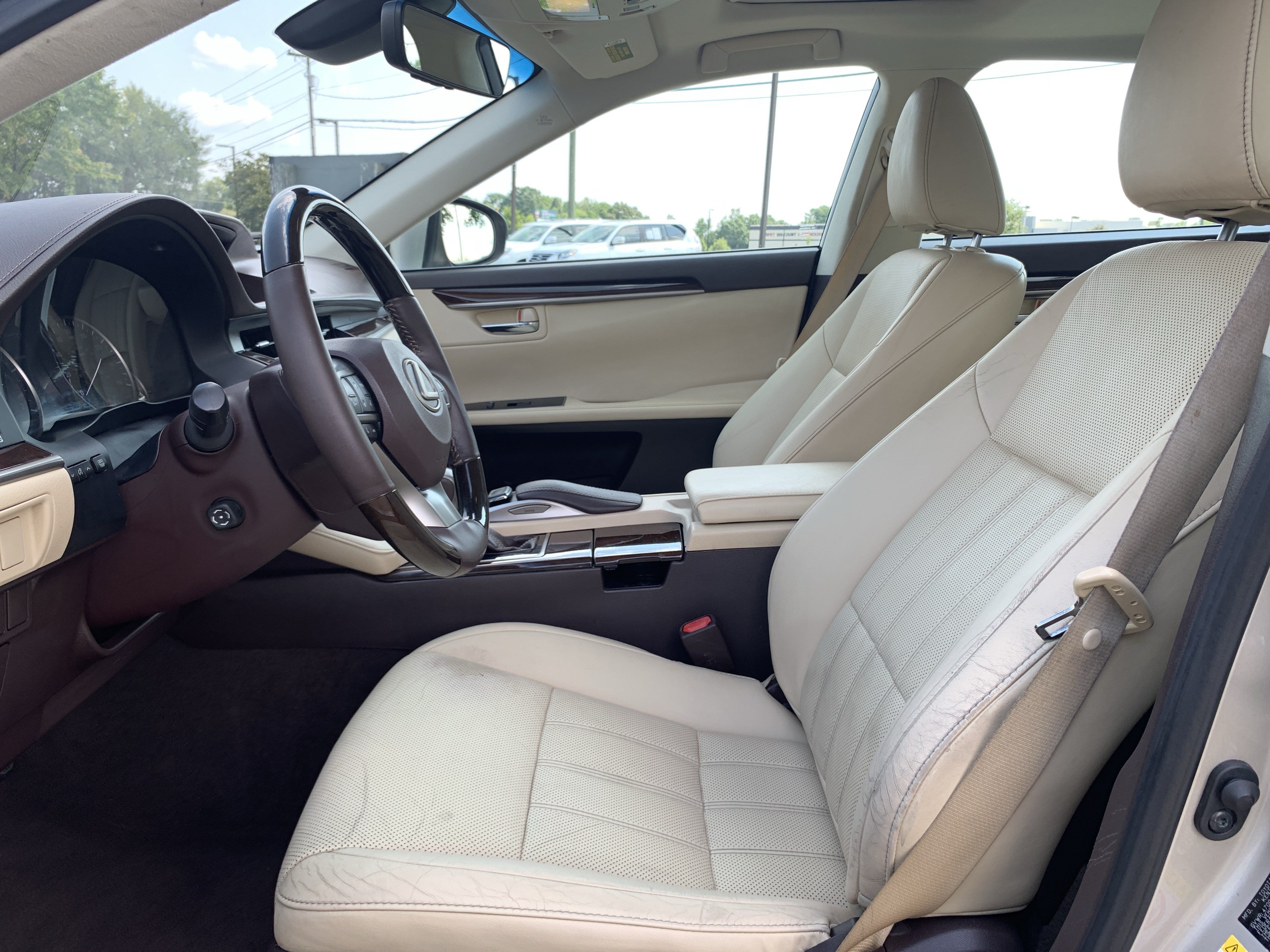 Used 2016 Lexus ES 350 w/ Luxury Package w/Wood Trim FWD image 16