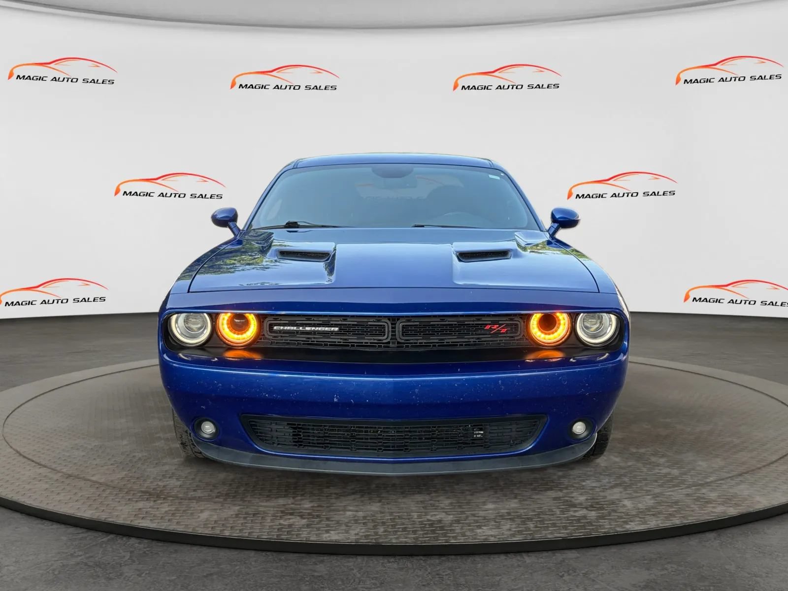 Used 2018 Dodge Challenger R/T RWD image 3