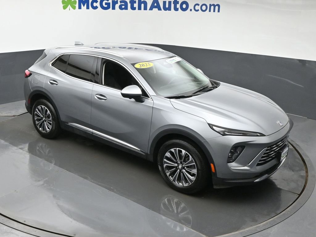Used 2025 Buick Envision Preferred image 3