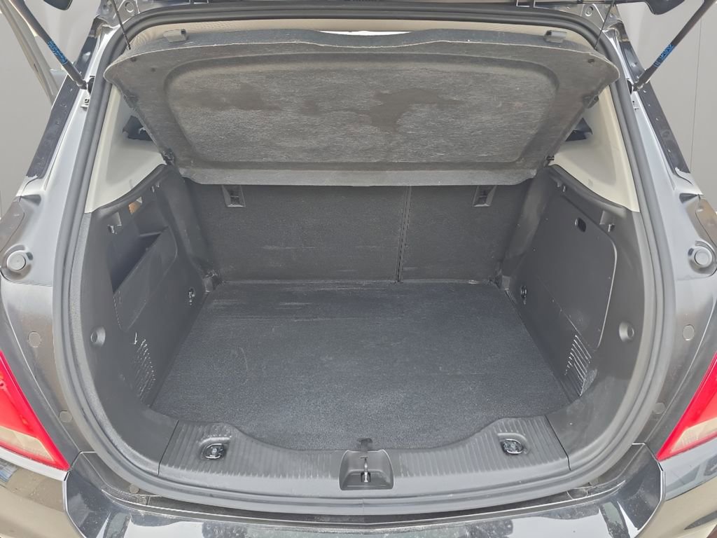 Used 2019 Chevrolet Trax LT w/ LT Convenience Package image 29