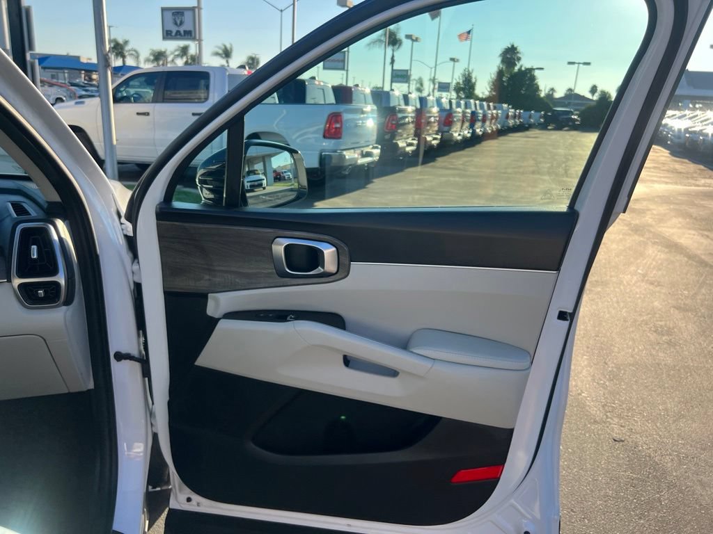 Used 2023 Kia Sorento EX w/ Panoramic Sunroof Package FWD image 38