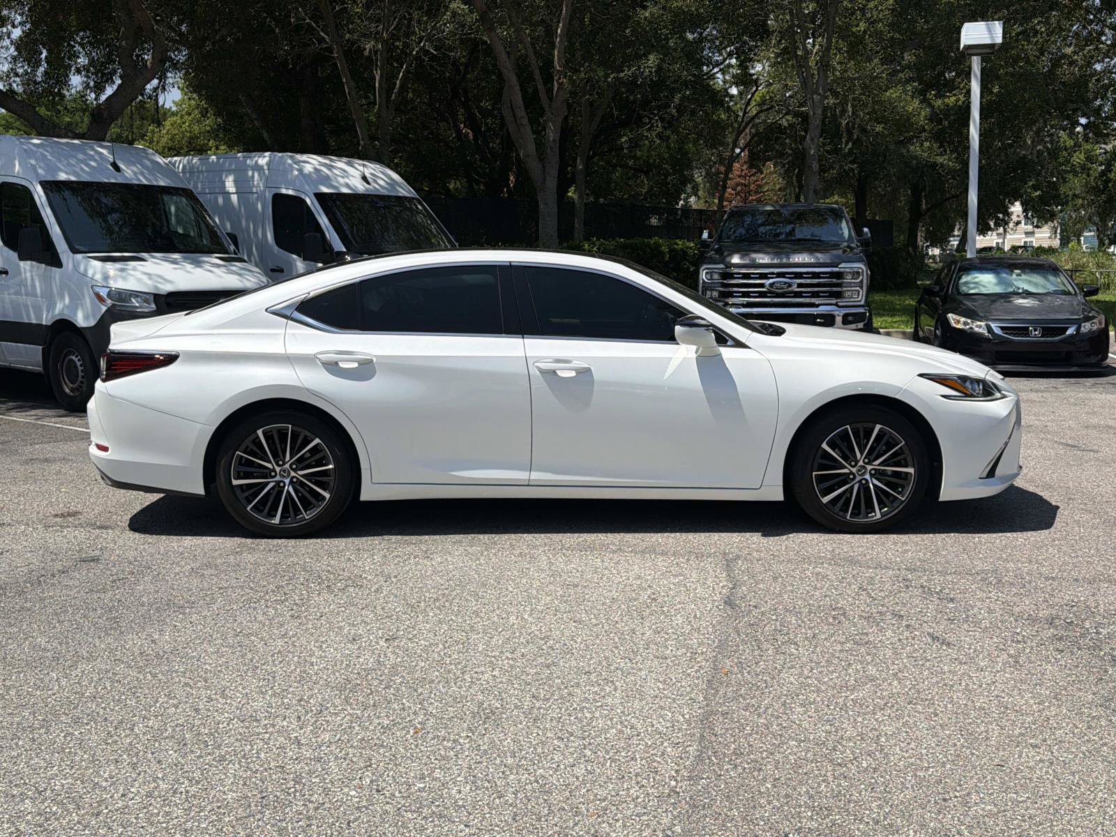 Used 2025 Lexus ES 350 w/ Premium Package FWD image 2