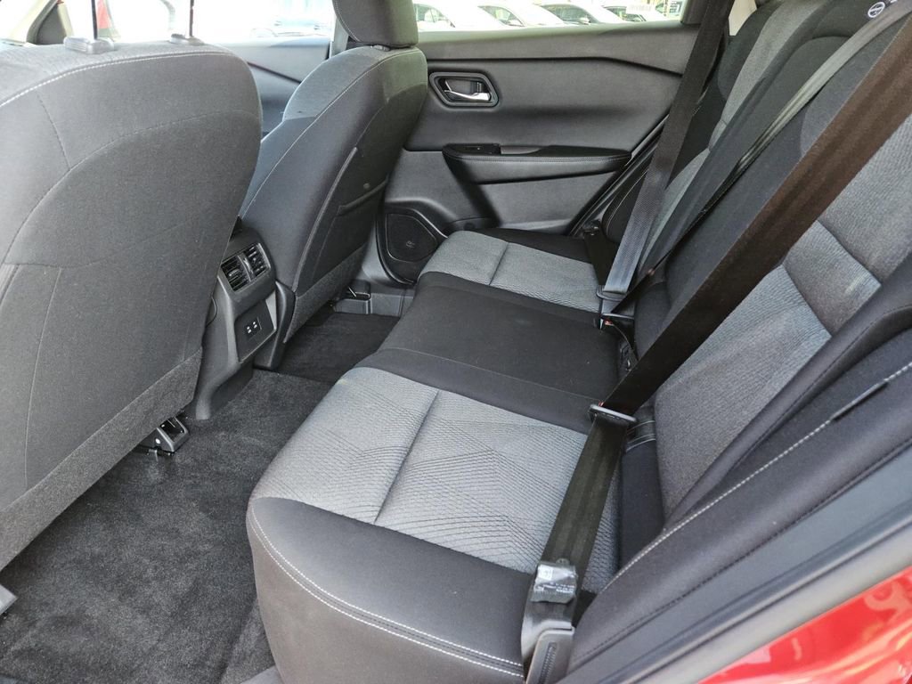 Used 2024 Nissan Rogue SV image 27