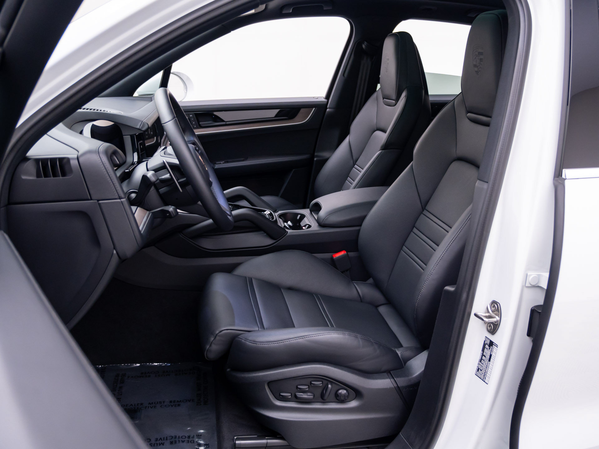 Certified 2025 Porsche Cayenne S AWD/4WD image 5