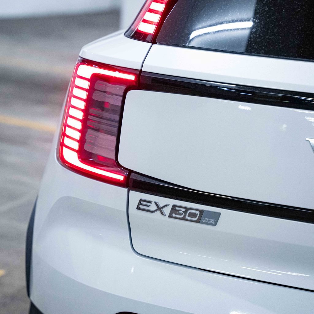 New 2026 Volvo EX30 Plus w/ Protection Package Premier RWD image 5
