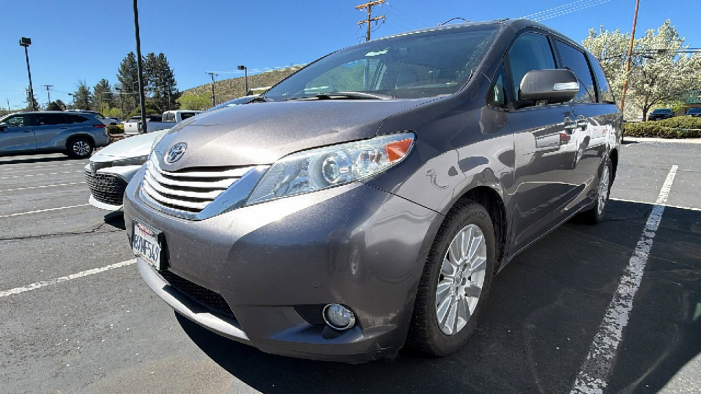 Used 2014 Toyota Sienna Limited w/ Limited Premium Package AWD/4WD image 4