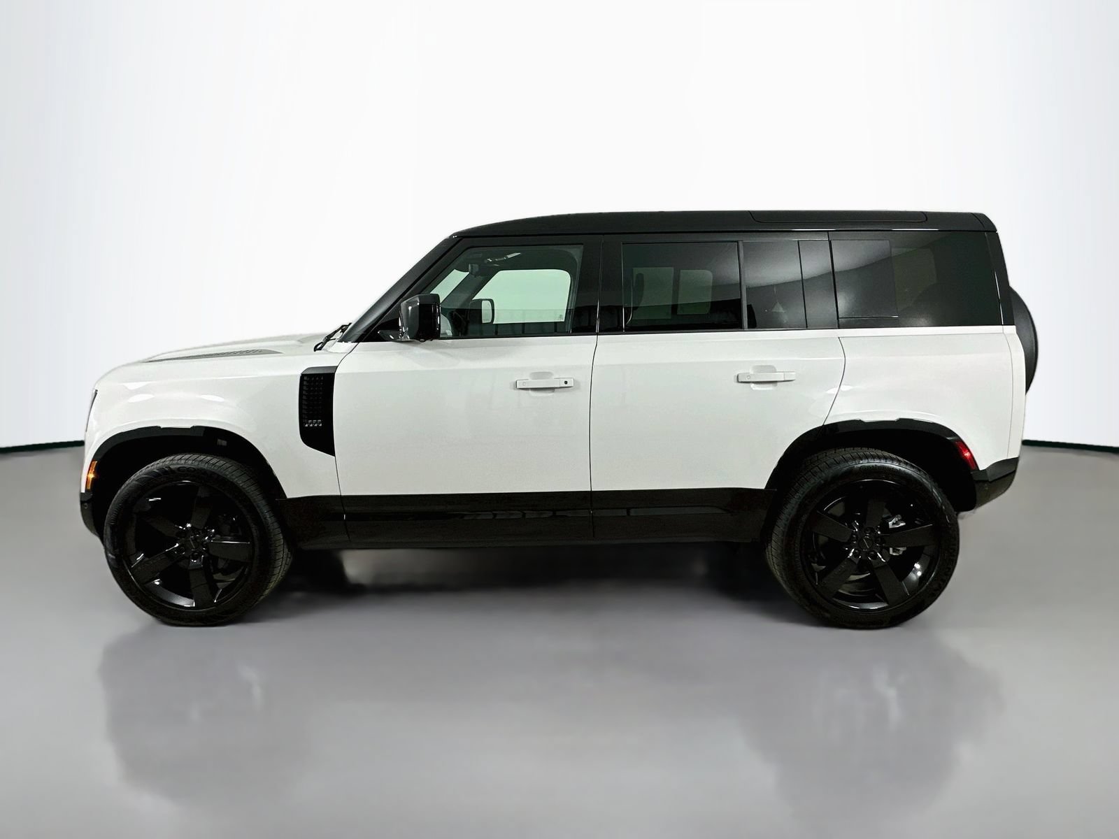 New 2026 Land Rover Defender 110 X-Dynamic SE AWD/4WD image 8