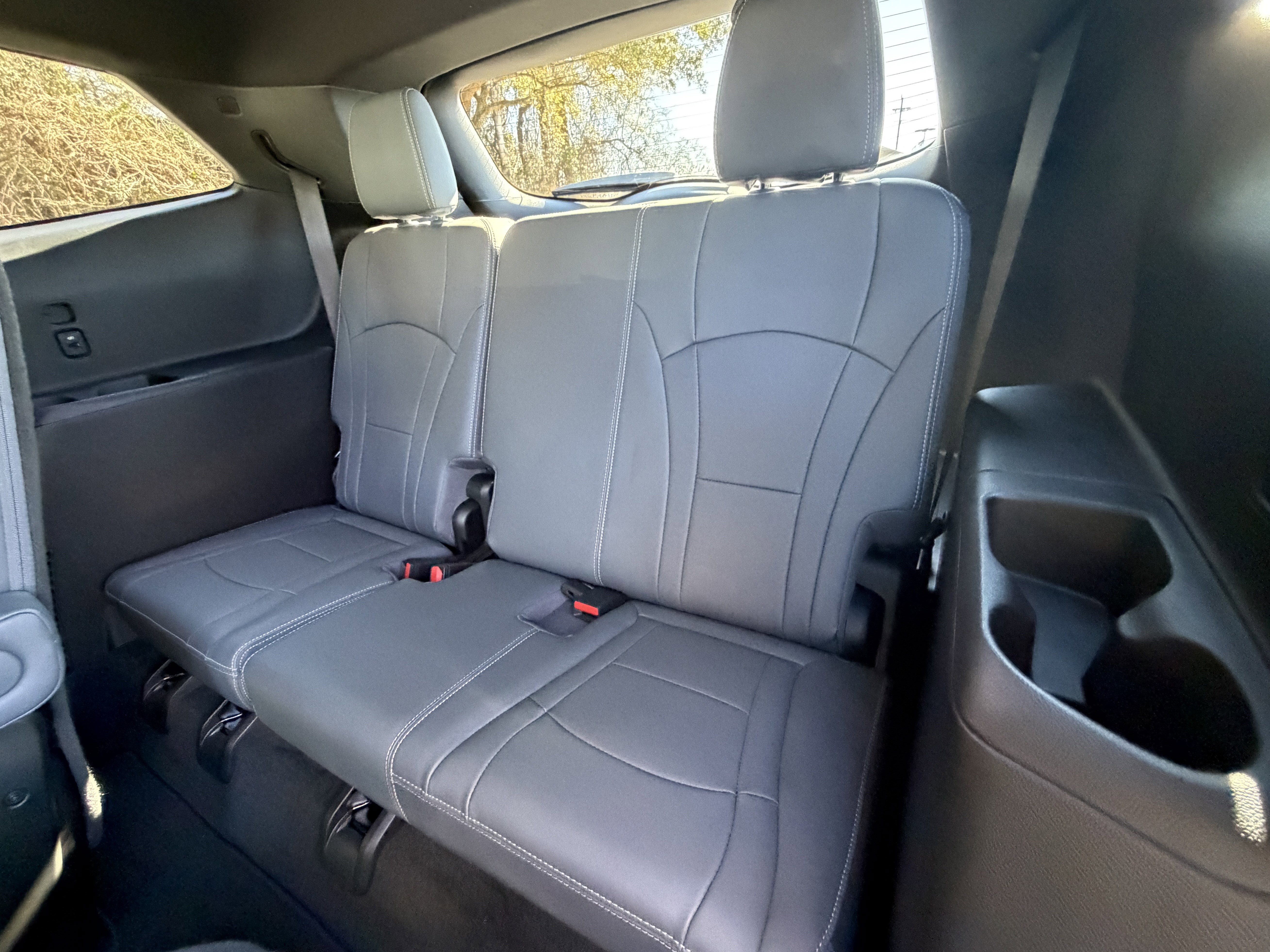 Used 2023 Buick Enclave Essence image 15