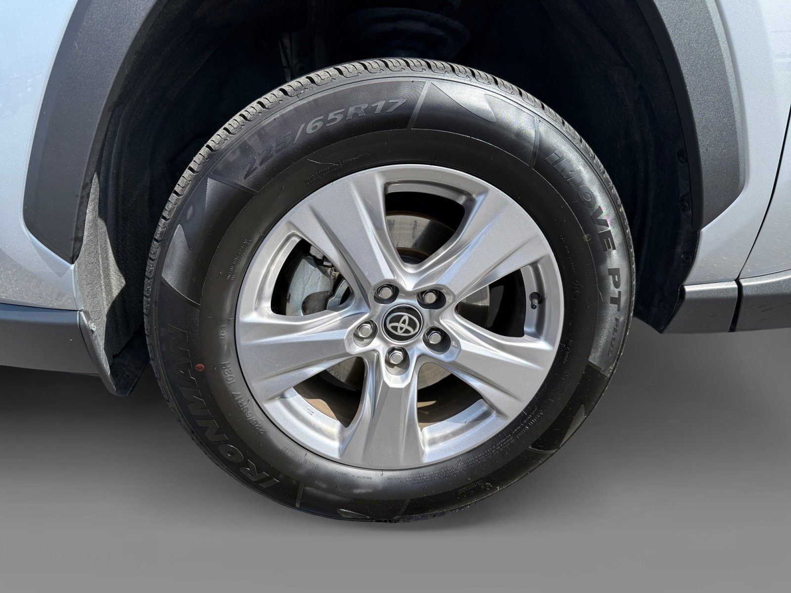 Used 2025 Toyota RAV4 XLE AWD/4WD image 9