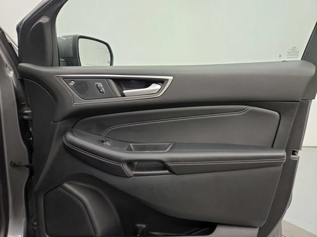Used 2023 Ford Edge Titanium AWD/4WD image 35